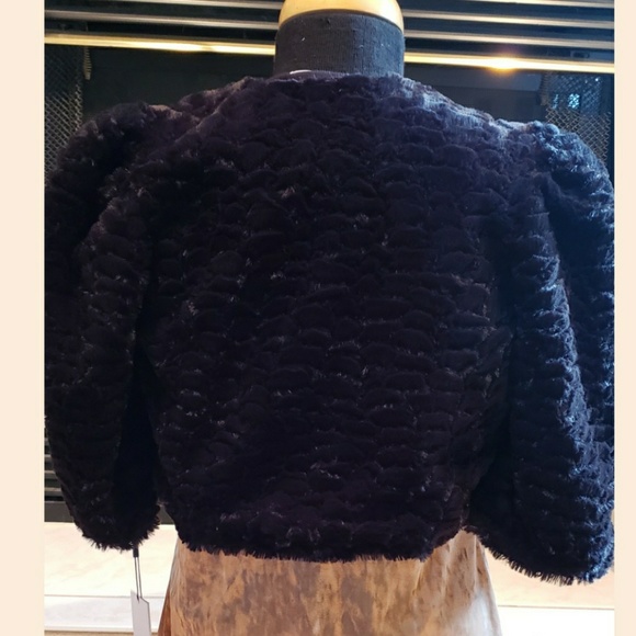 🆕️NWT Stunning Faux Fur Calvin Klein Bolero - Picture 5 of 8